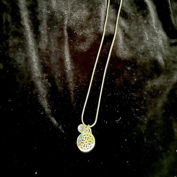 Brighton petit necklace. Adjustable lengths. - Picture 5 of 6